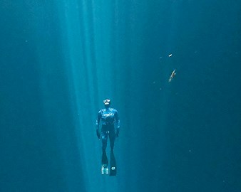 Jason Brown diving alone in deep waters