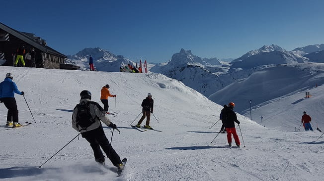 Alumni head down the mountain for Chicago Booth Goes Skiing