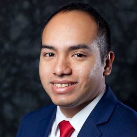 Eduardo Aquije headshot