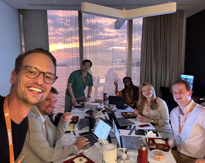 Group selfie of Jacob Peterson and fellow Boothies in London