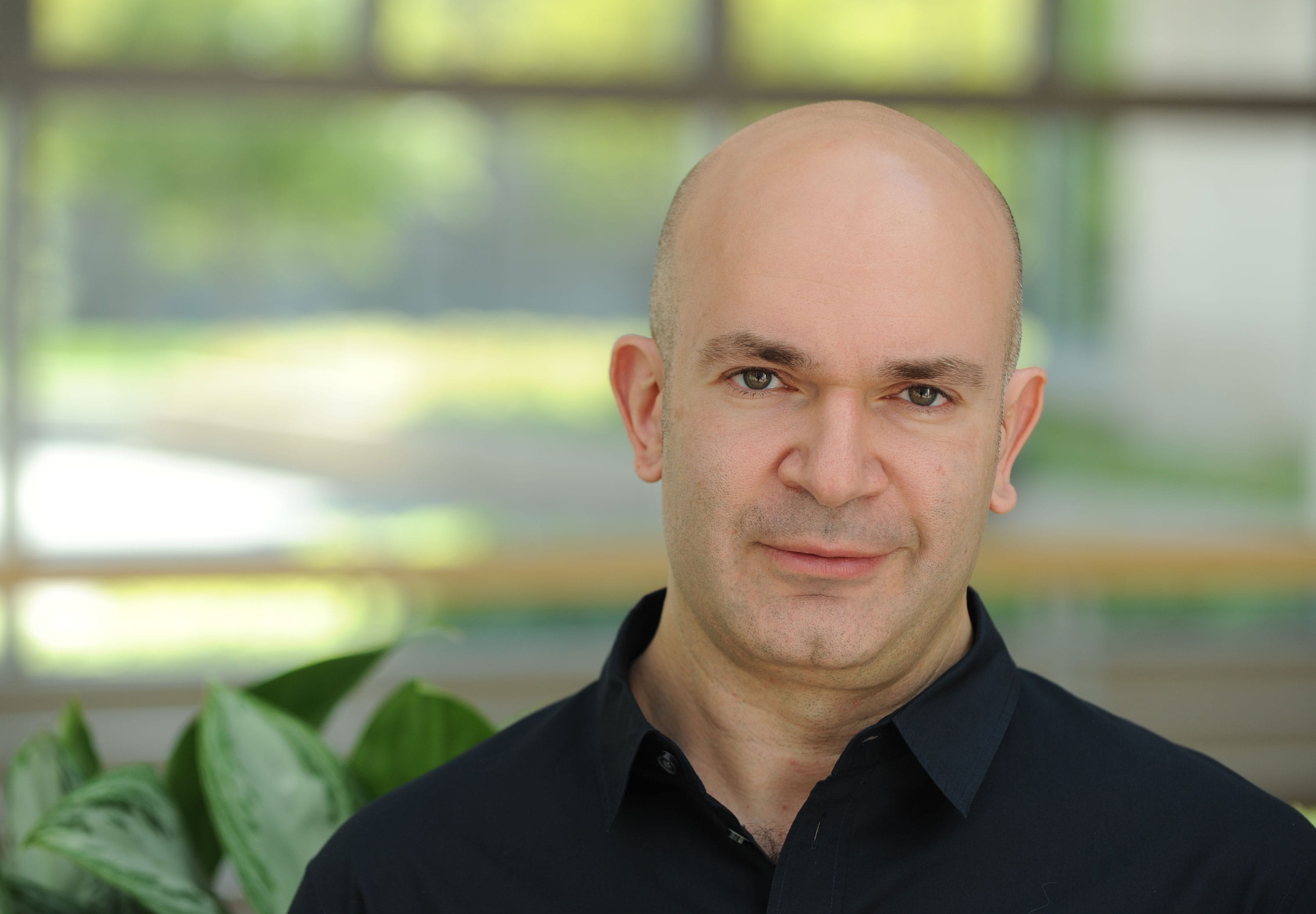 Headshot of Professor Günter J. Hitsch