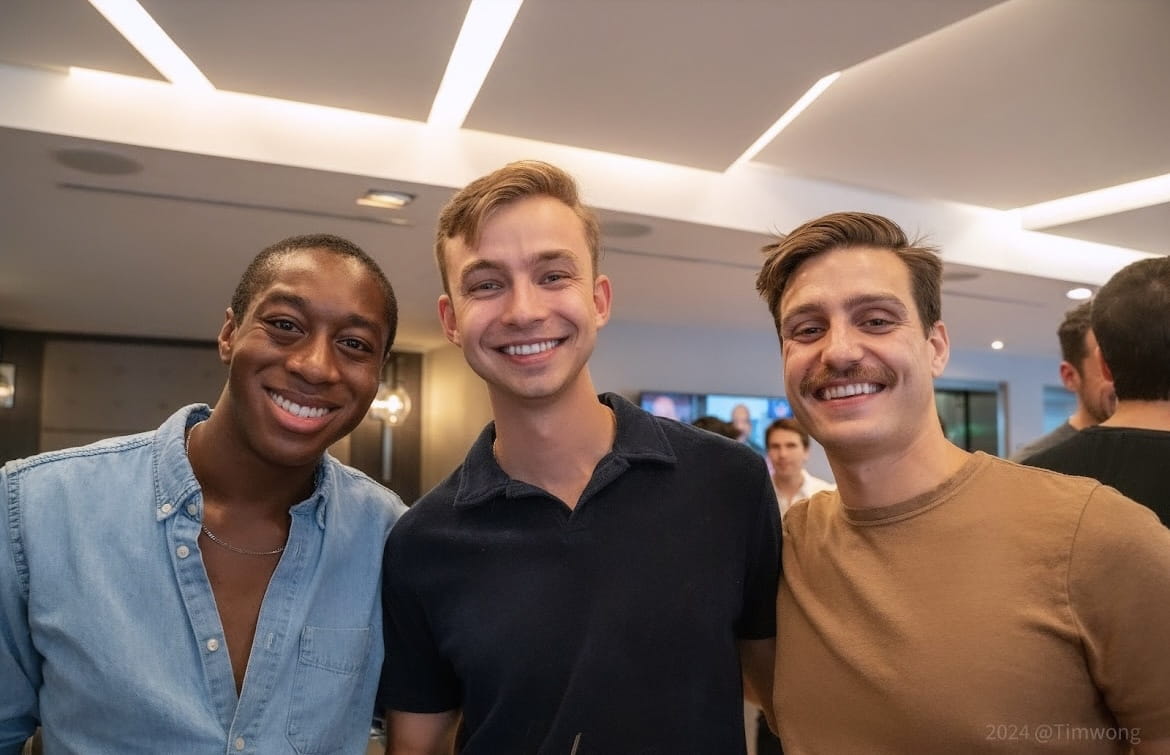 Deasee and two other Boothies smiling