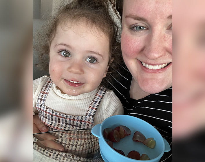 selfie of Linnea Madsen and her daughter