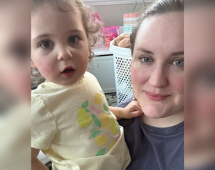 selfie of Linnea Madsen and her daughter