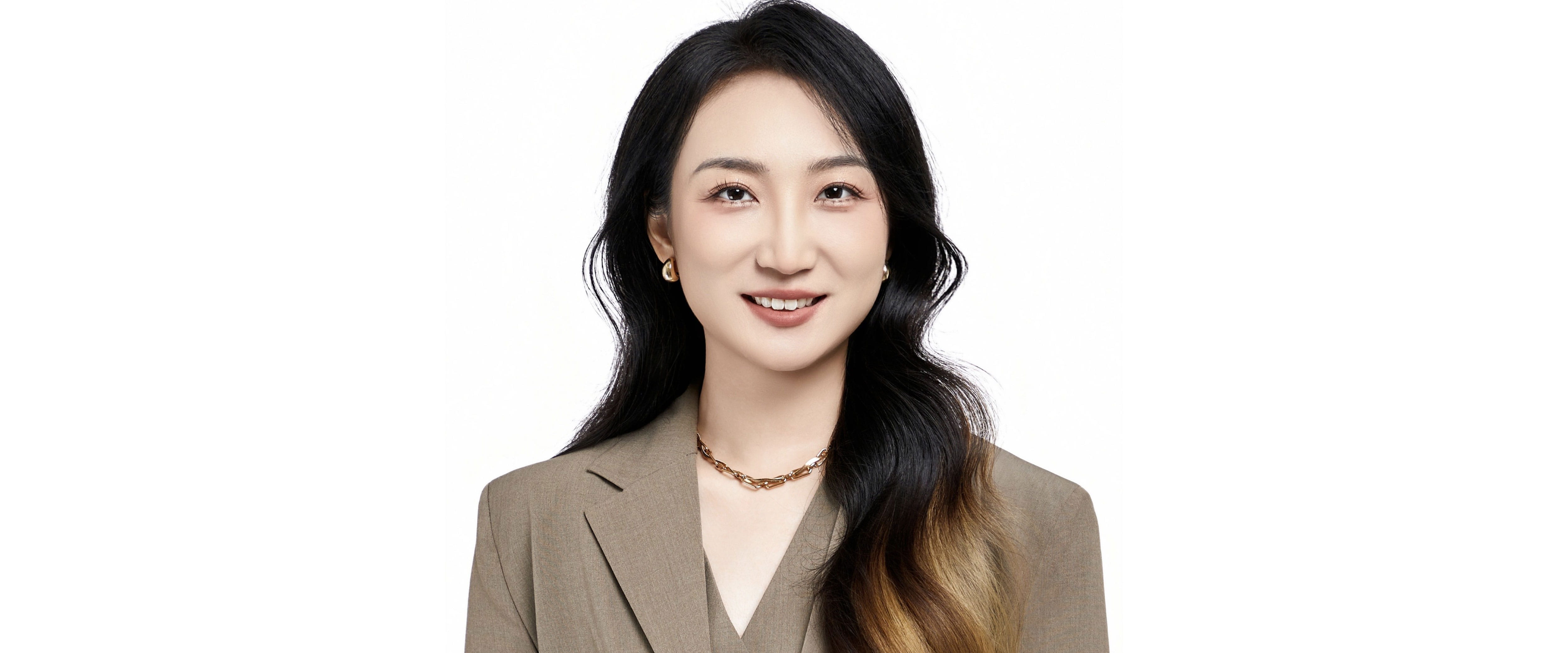 Rianna Zhou headshot