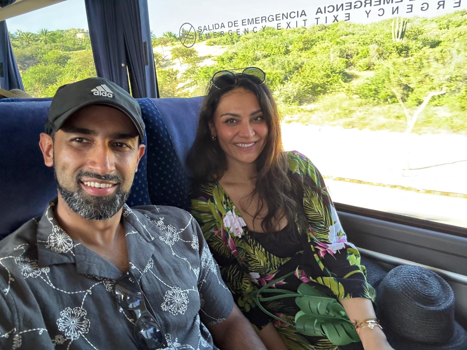 selfie of Anushka and Abhishek on bus