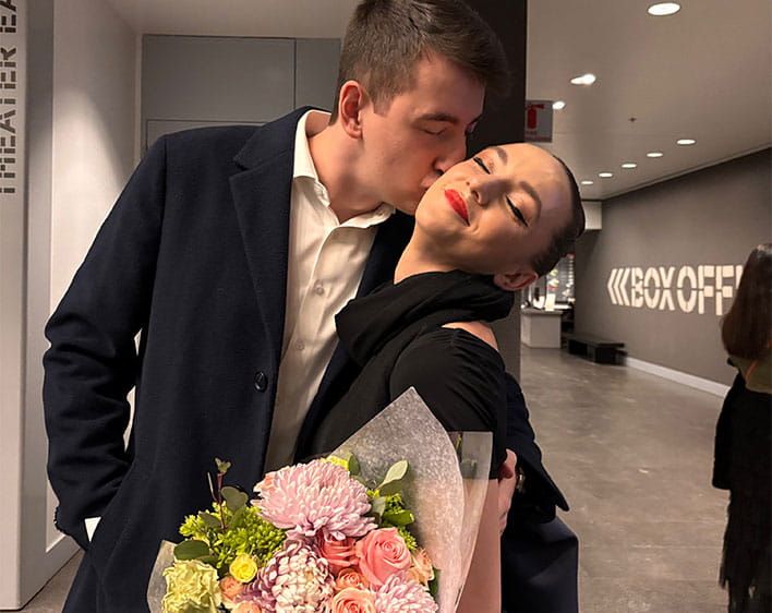 Lukas kissing Lorena on the cheek after ballet performance