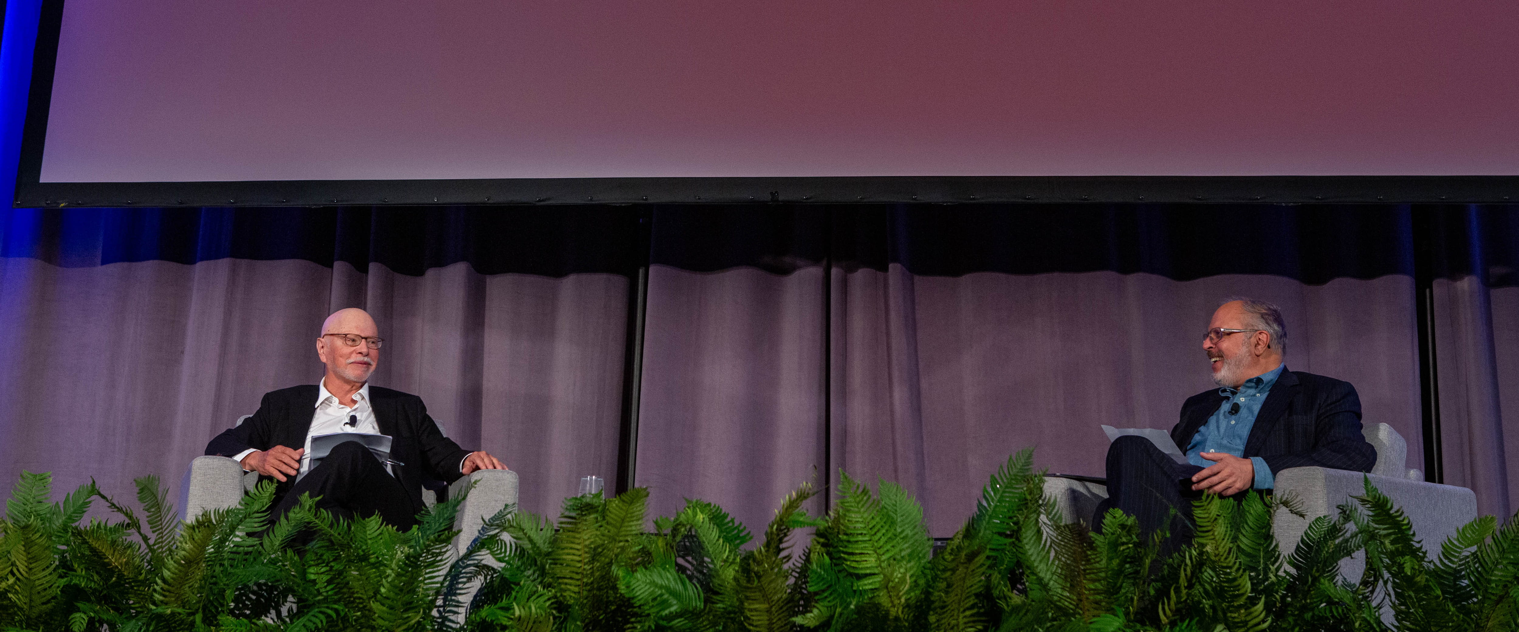 Paul Singer and Anil Kashyap sit across from each other on stage.