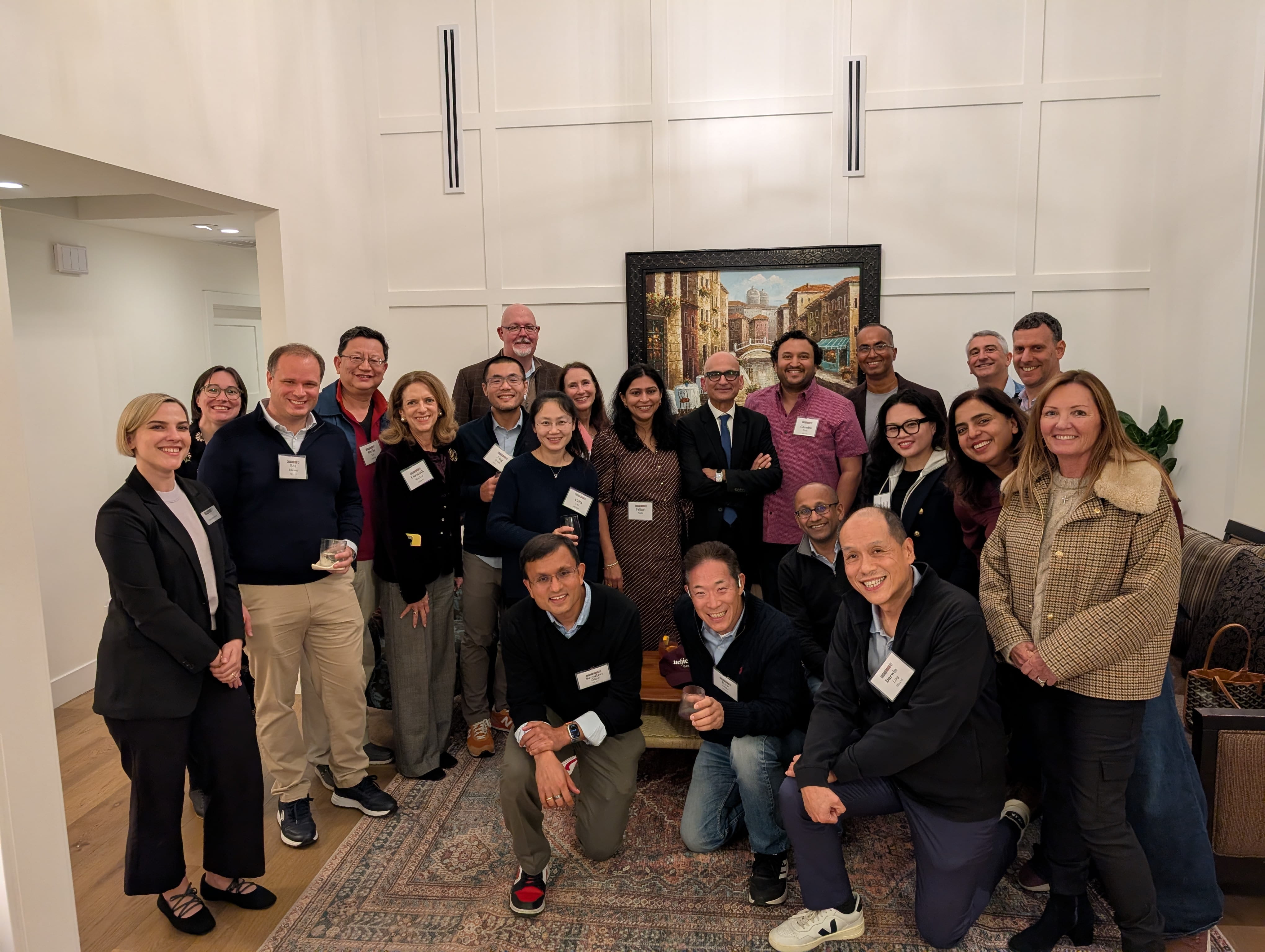 Group photo of hosts Chandra Nath, MBA ’07, and Pallavi Nath and all the alumni that attended the Dean's Society Salon event hosted in their Los Altos, California home
