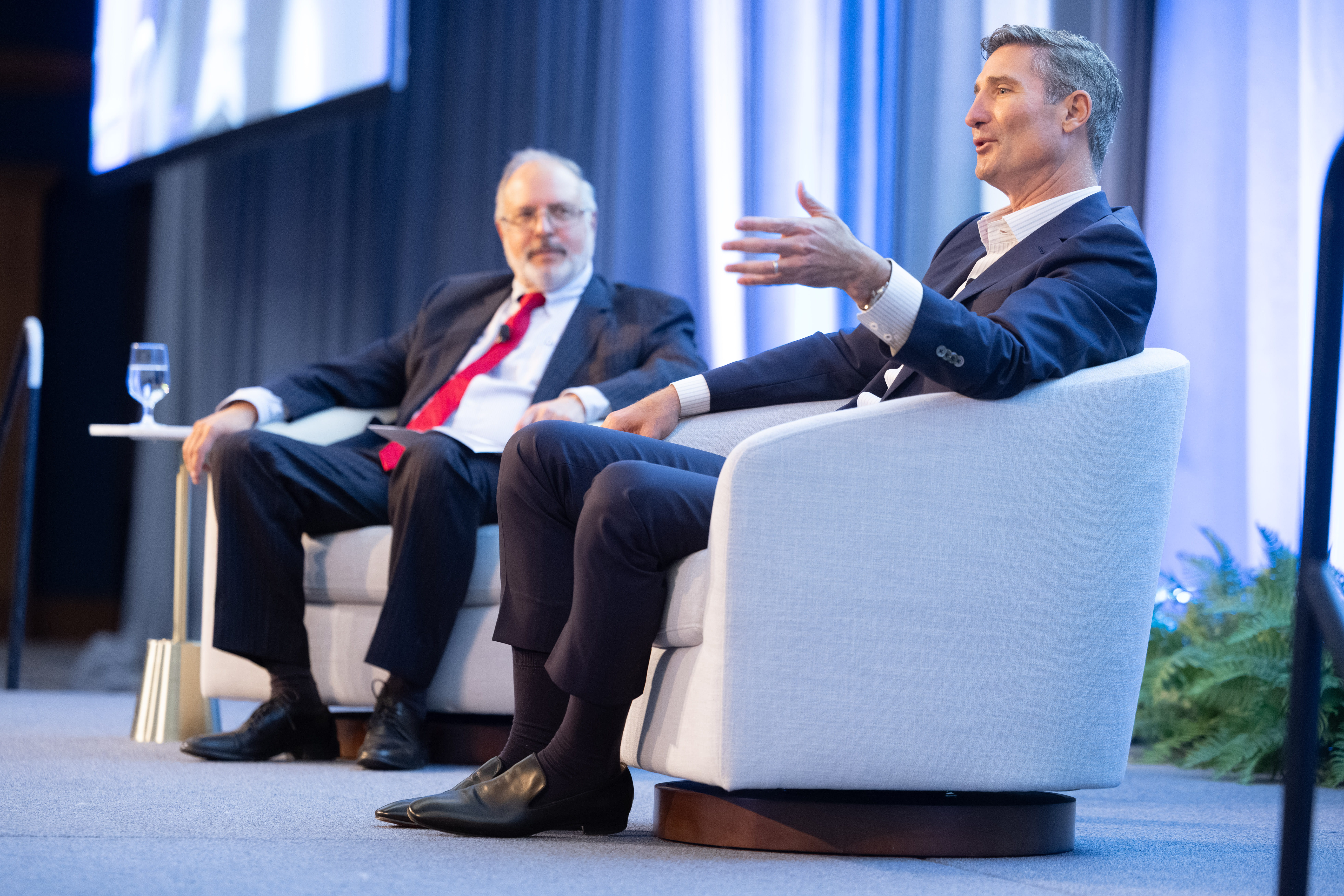 Management Conference Keynote Speakers Anil Kashyap, the Stevens Distinguished Service Professor of Economics, and Brian Niccol, MBA ’03, chief executive officer and chairman of Starbucks Coffee Company. 