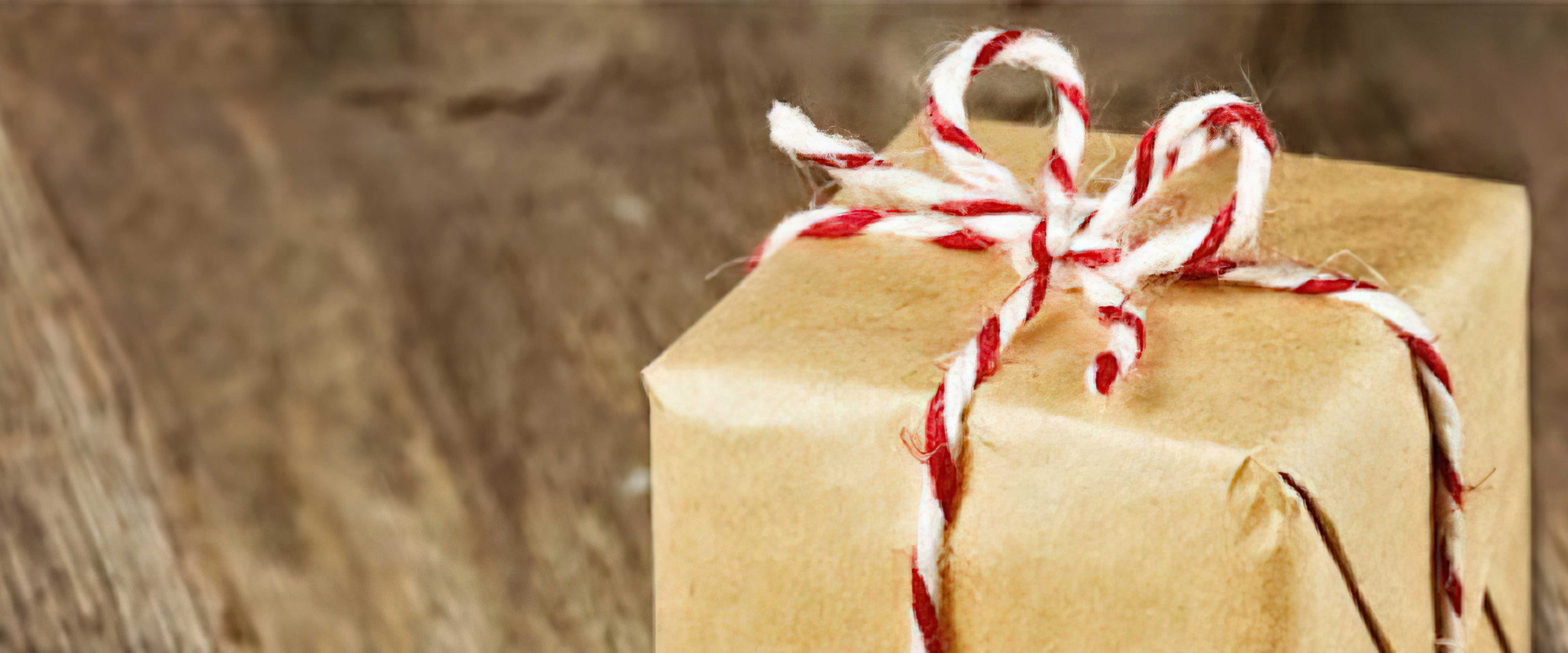 Paper gift box with string