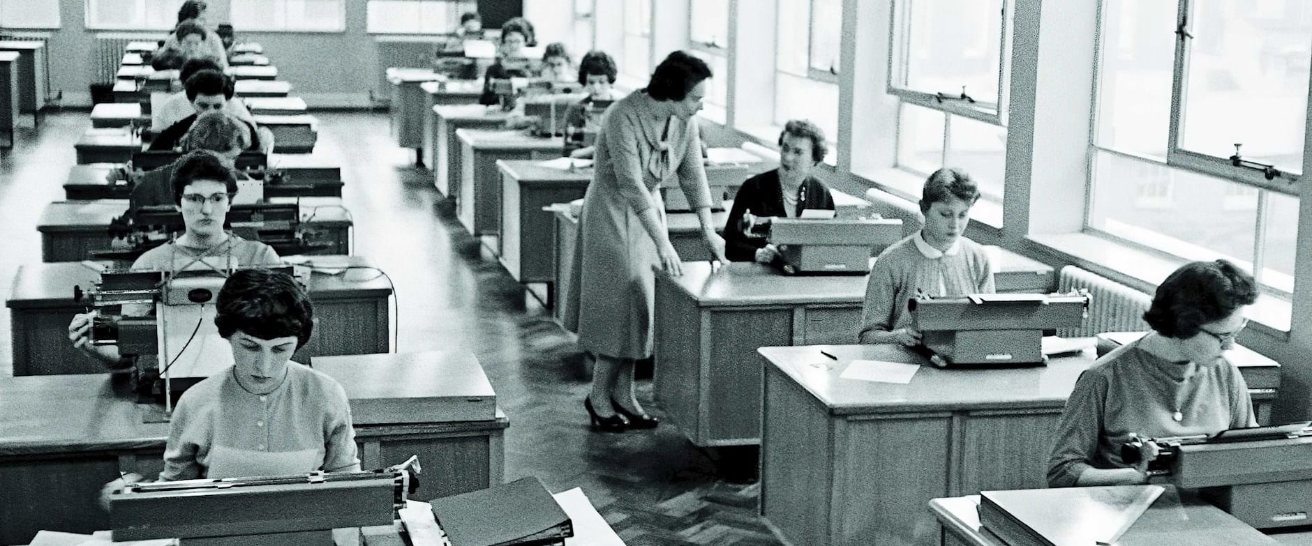 Women at typewriters