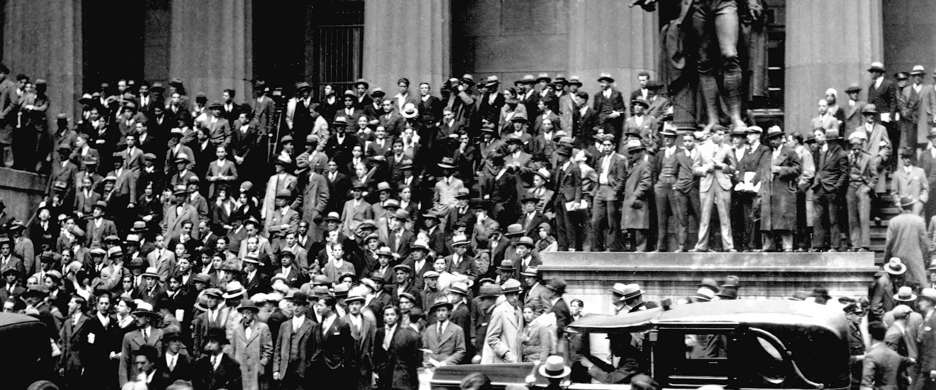 Crowd outside Wall Street during the stock market crash of 1929