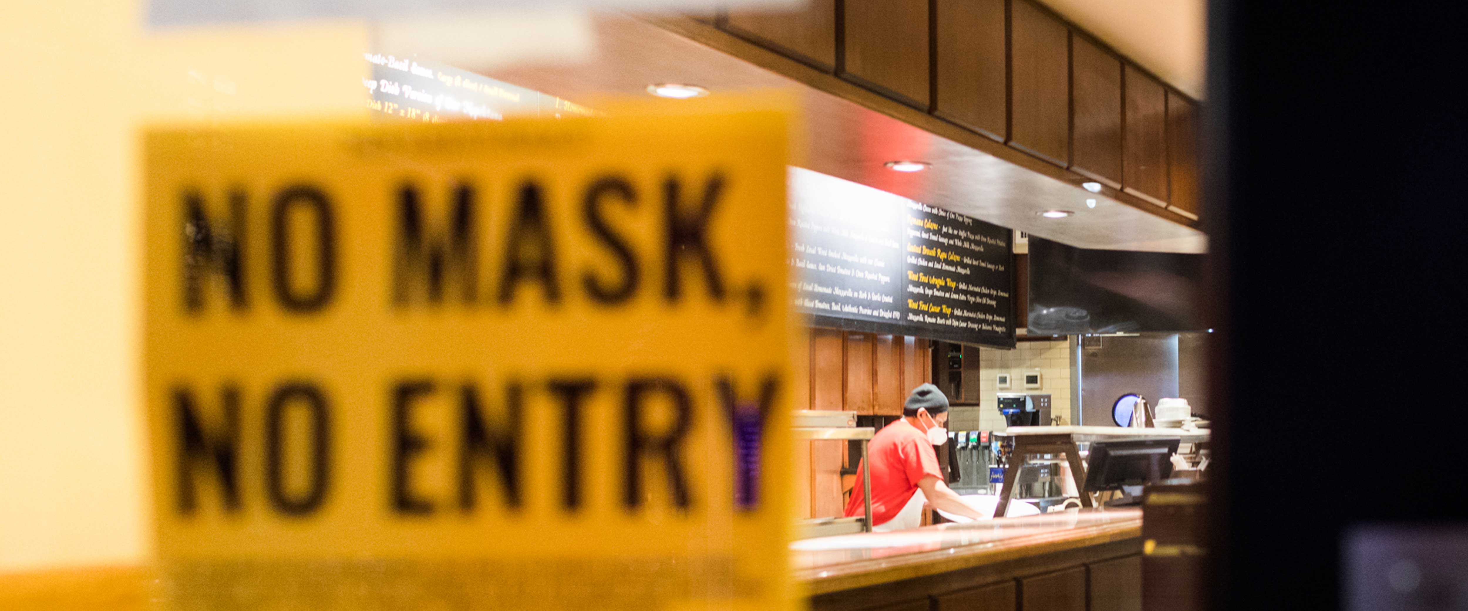 Diner sign requiring masks for entry