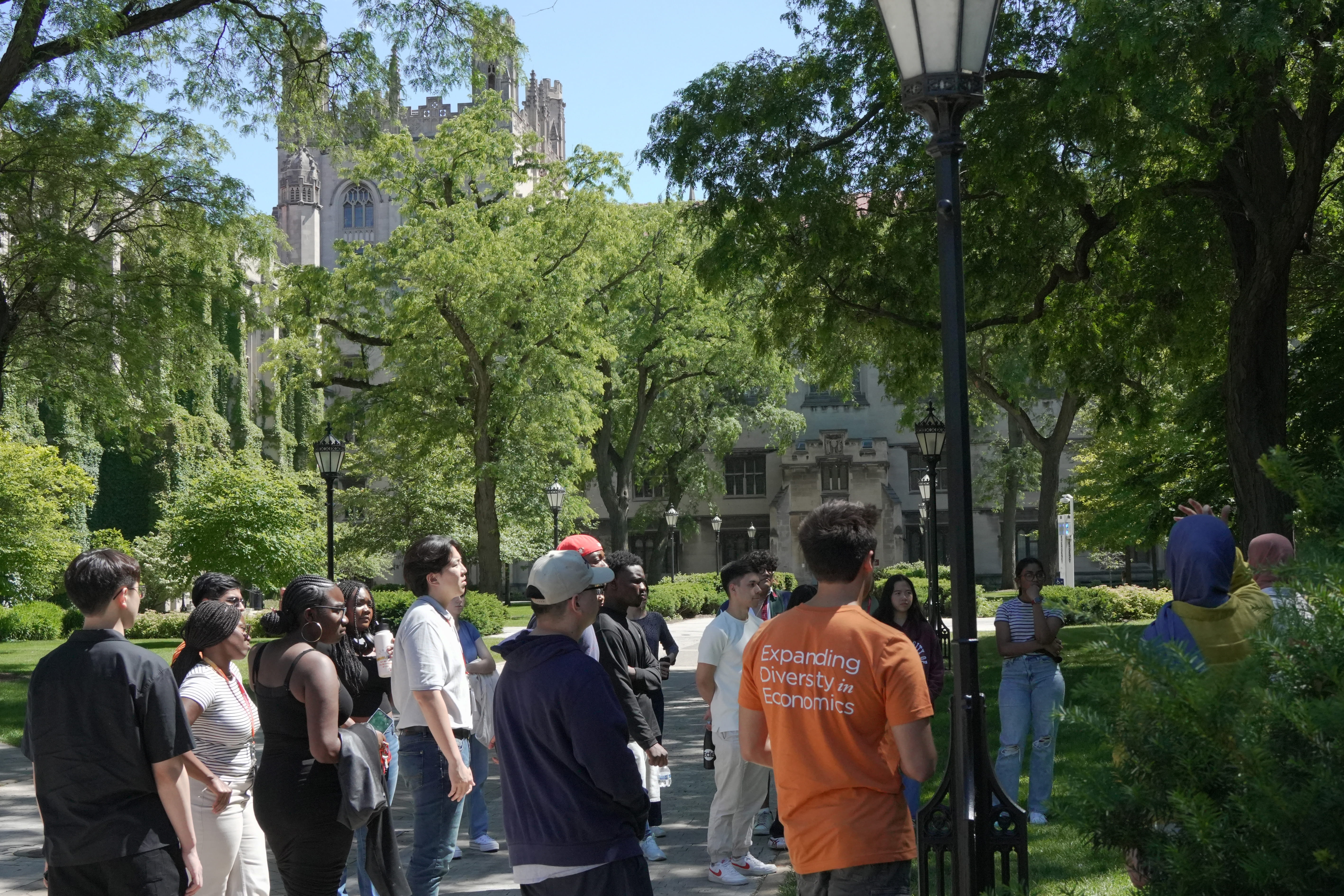 Expanding Diversity in Economics+ The University of Chicago Booth