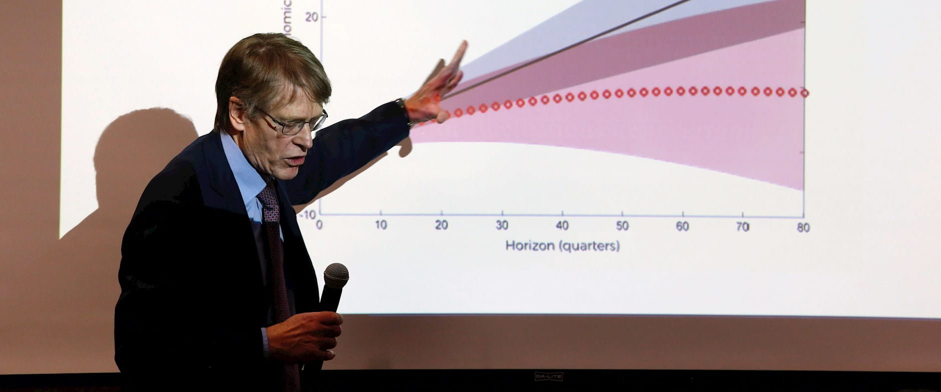 Lars Peter Hansen presents a graph on a projector screen