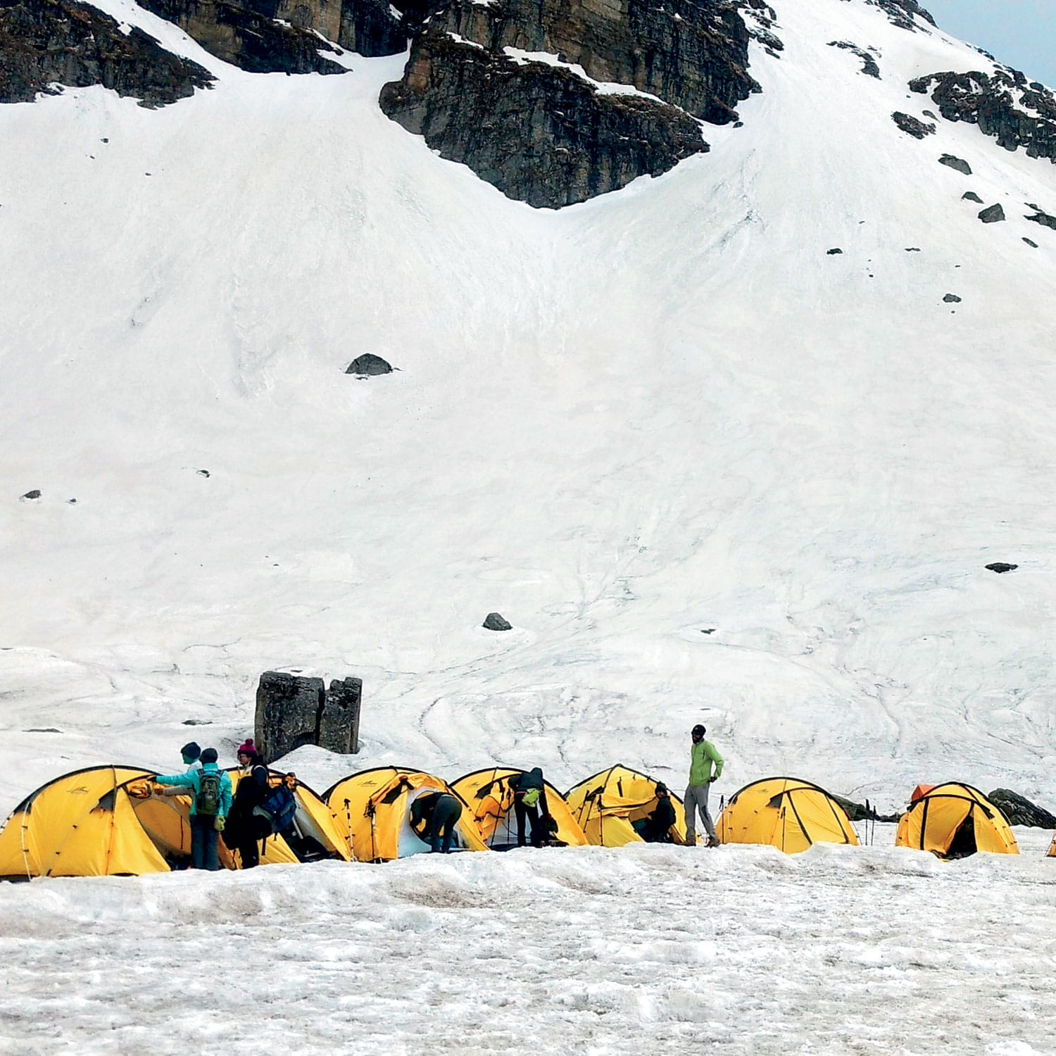 chicago-booth-himalayas-camp-col-tents