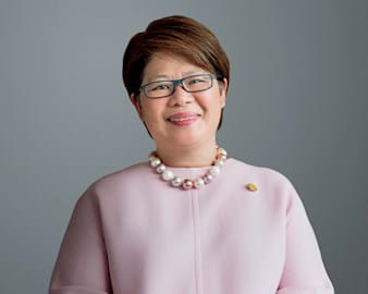 Headshot of Swee Chen Goh, ’03 (AXP-2), first female chairman of Shell Companies in Singapore