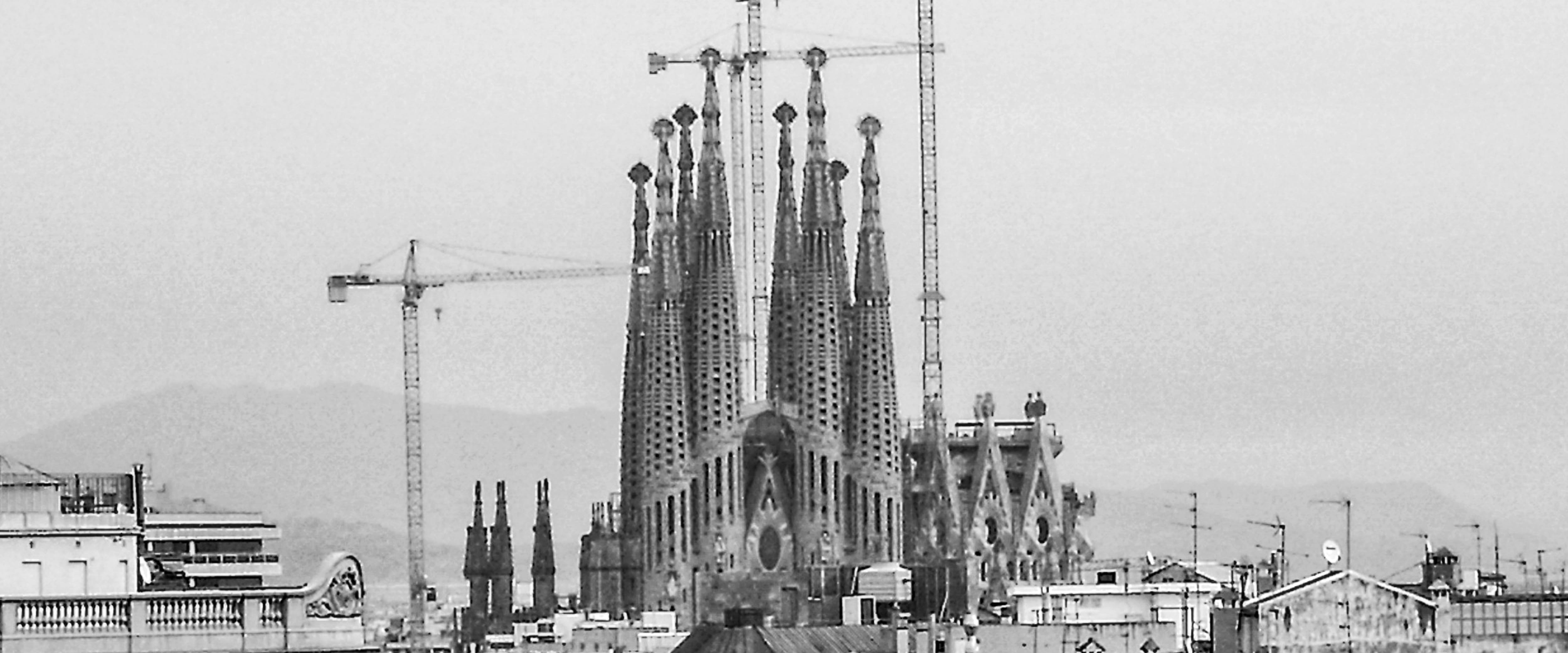 A black-and-white sketch of the Sagrada Familia.