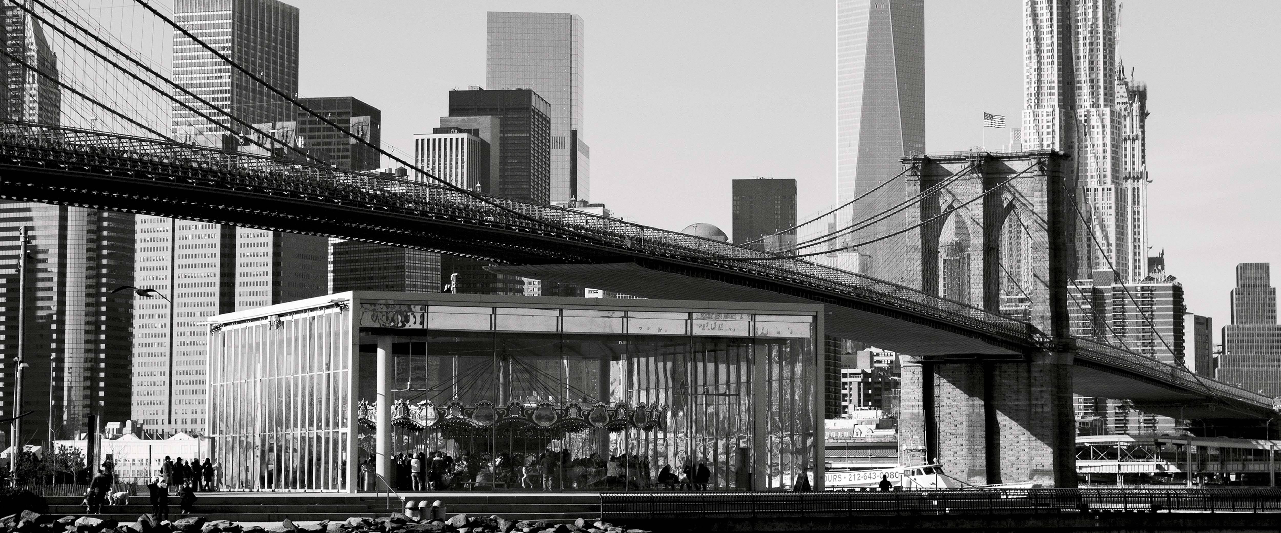 Black and white image of a bridge