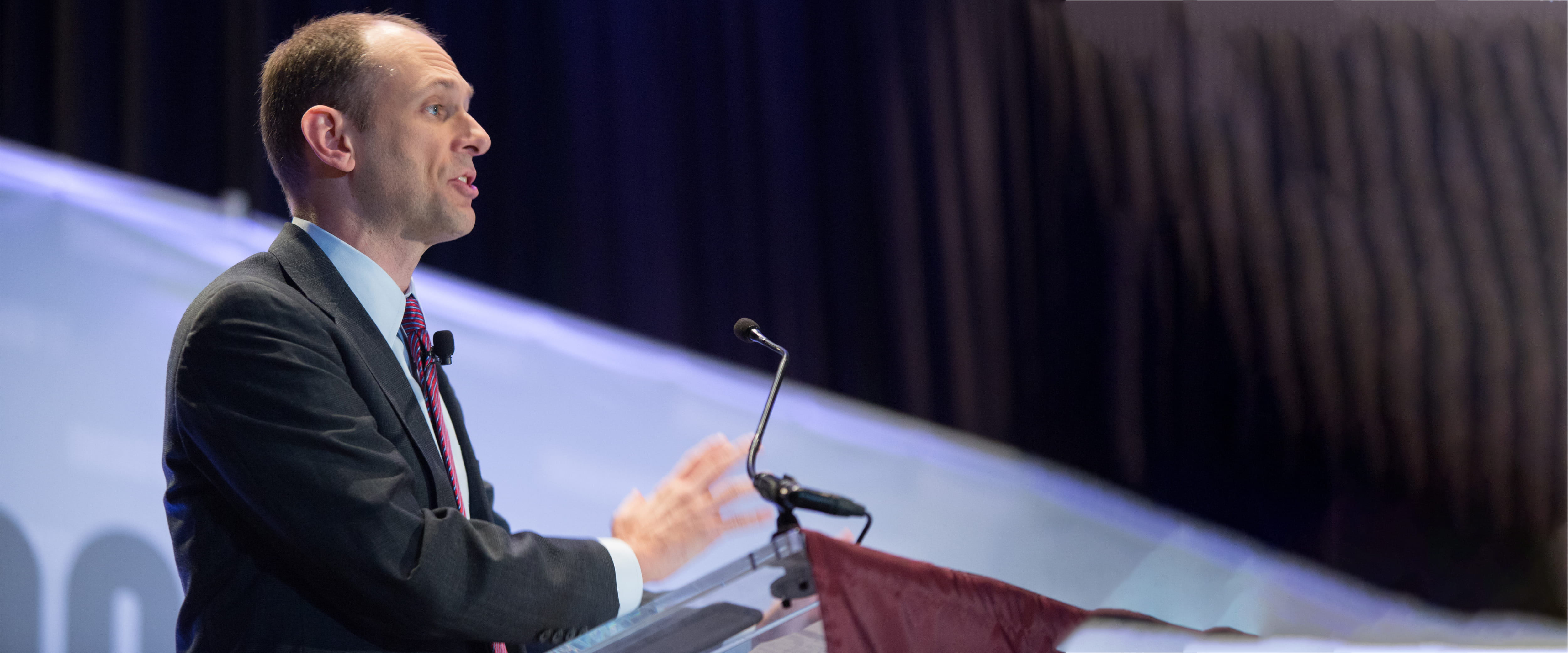 Professor Austan Goolsbee presenting at the Economic Outlook conference