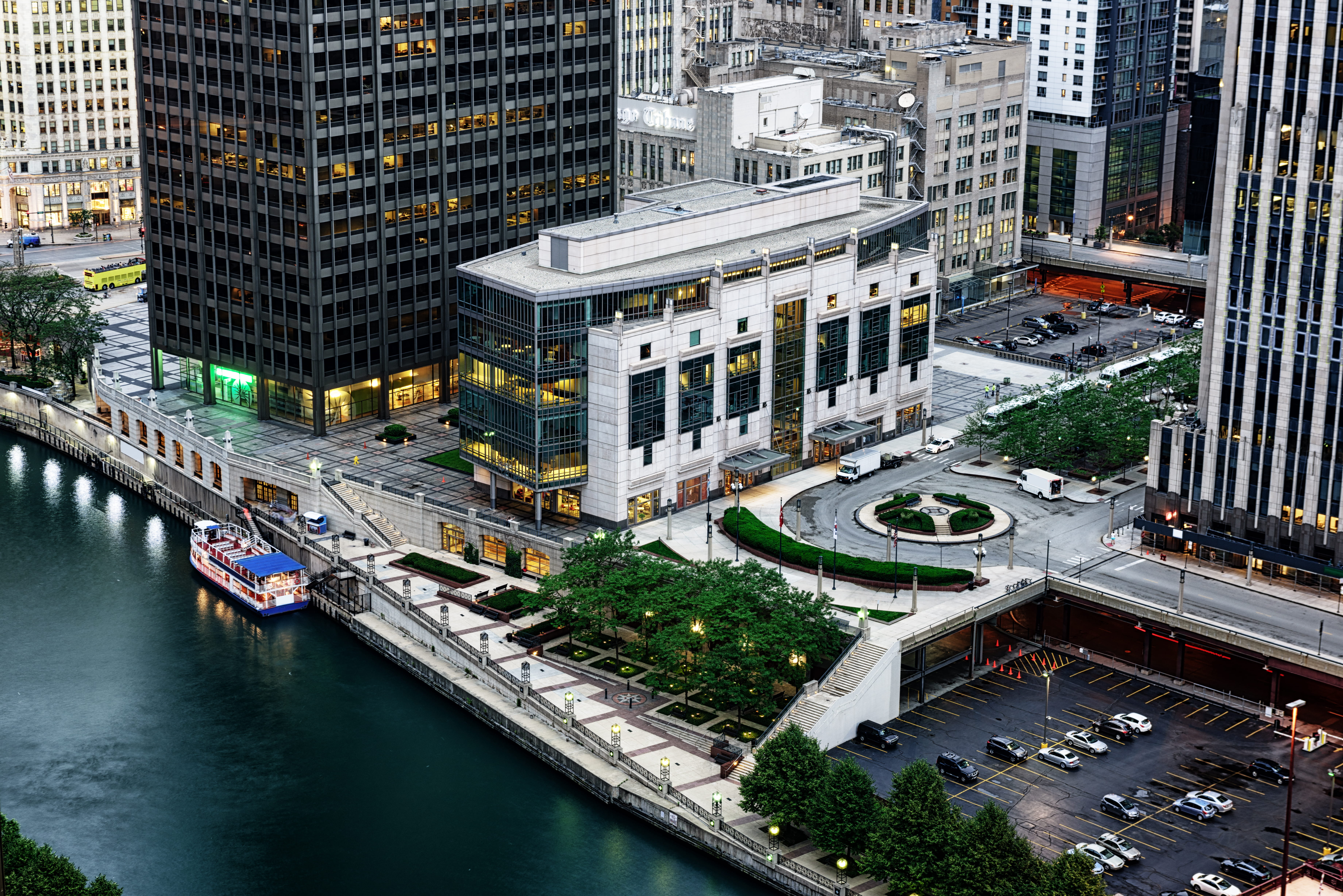 Chicago Booth's Gleacher Center from above