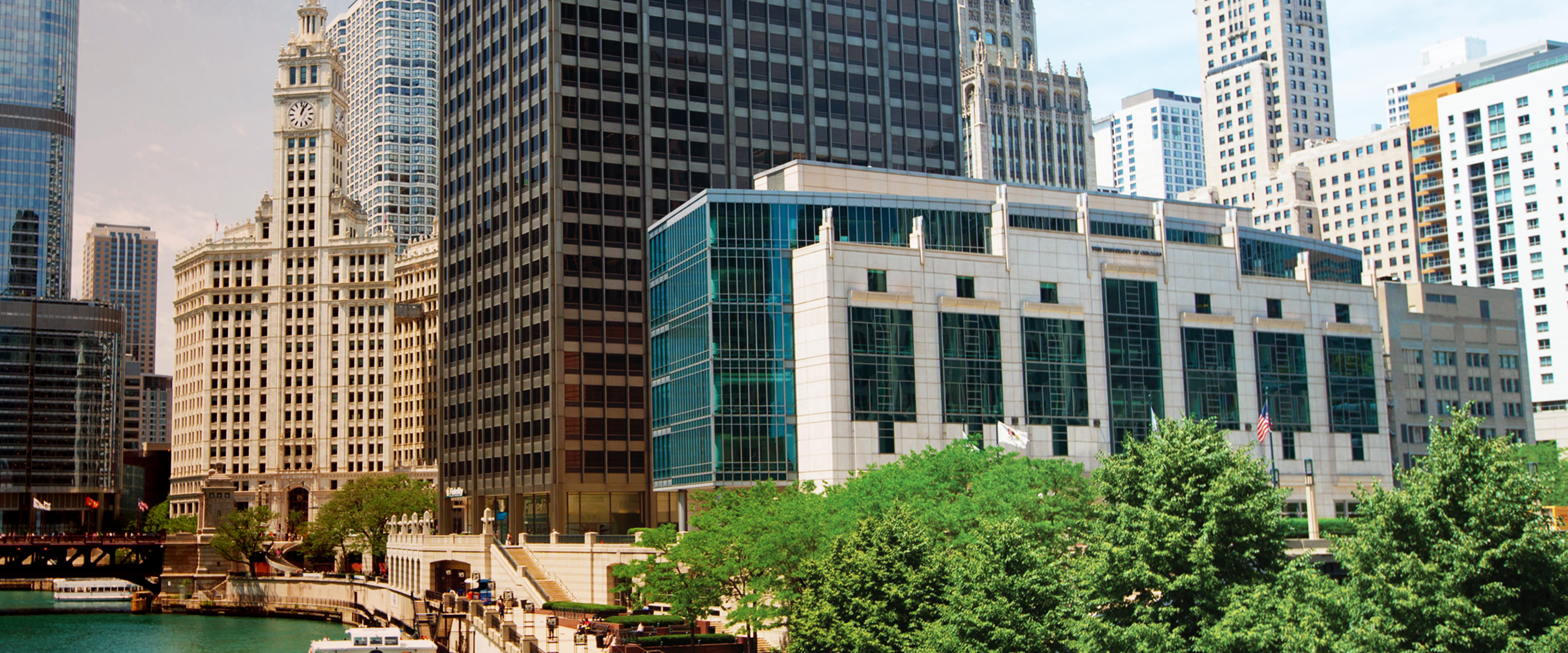 Exterior view of Chicago Booth's downtown Chicago campus, The Gleacher Center