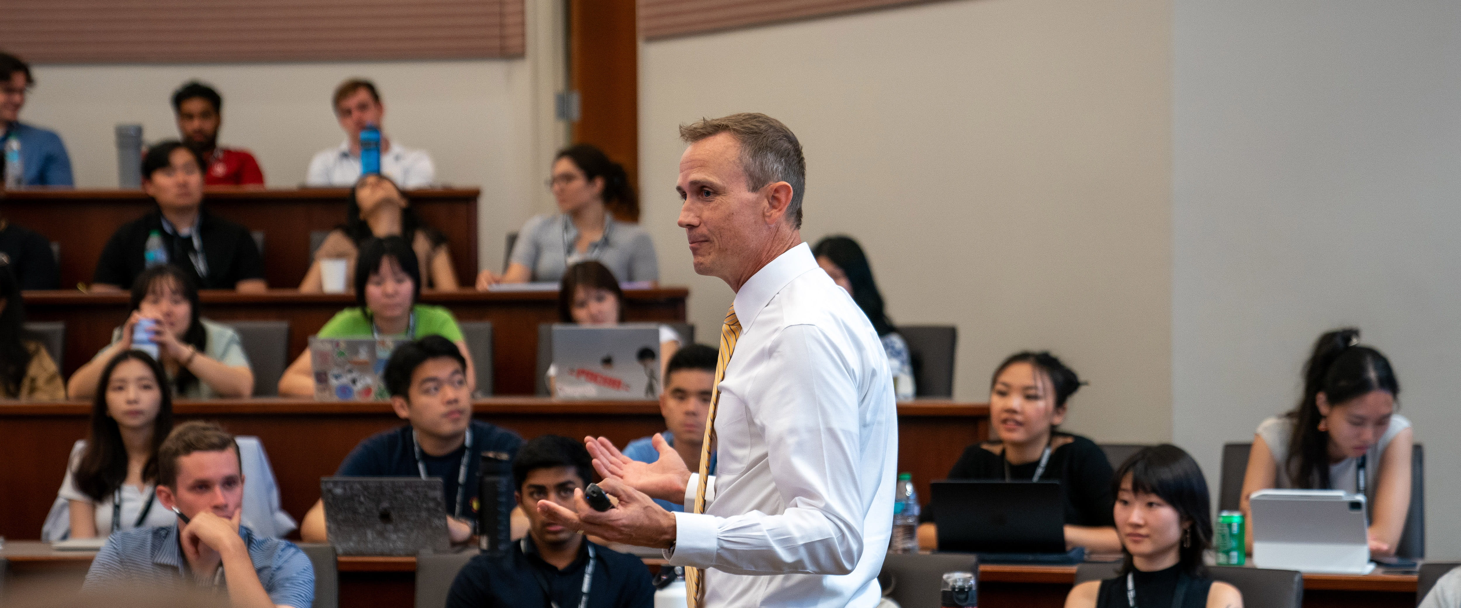 Professor Mike Minnis teaching students in classroom. 