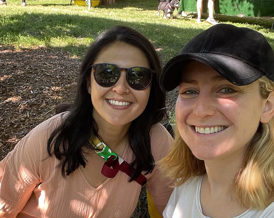 Alumni Amber Orenstein and Diana Clemons 