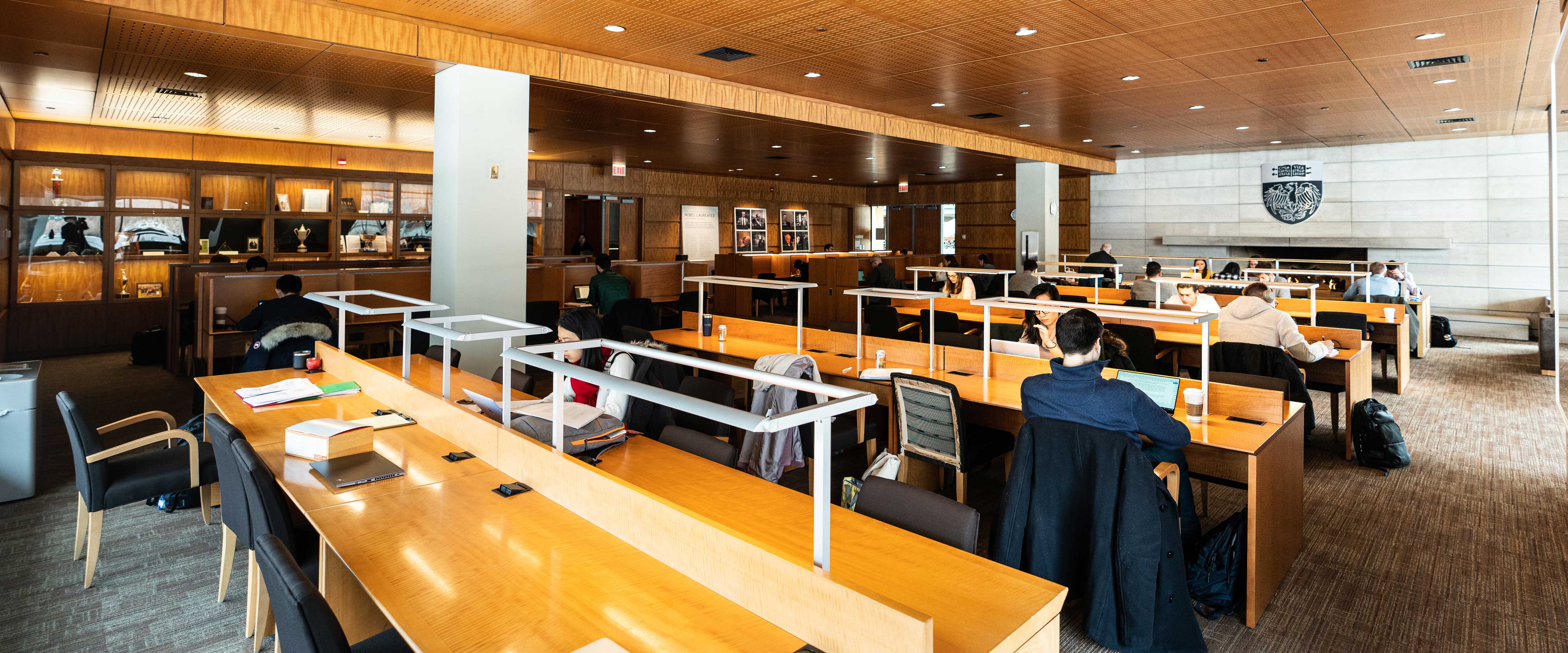 chicago-booth-study-lounge