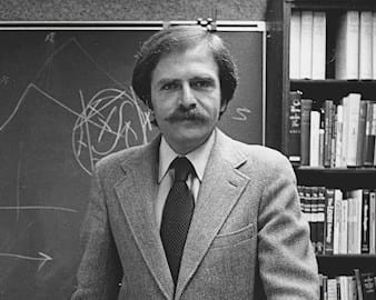 Marvin Zonis in front of a chalkboard in 1979