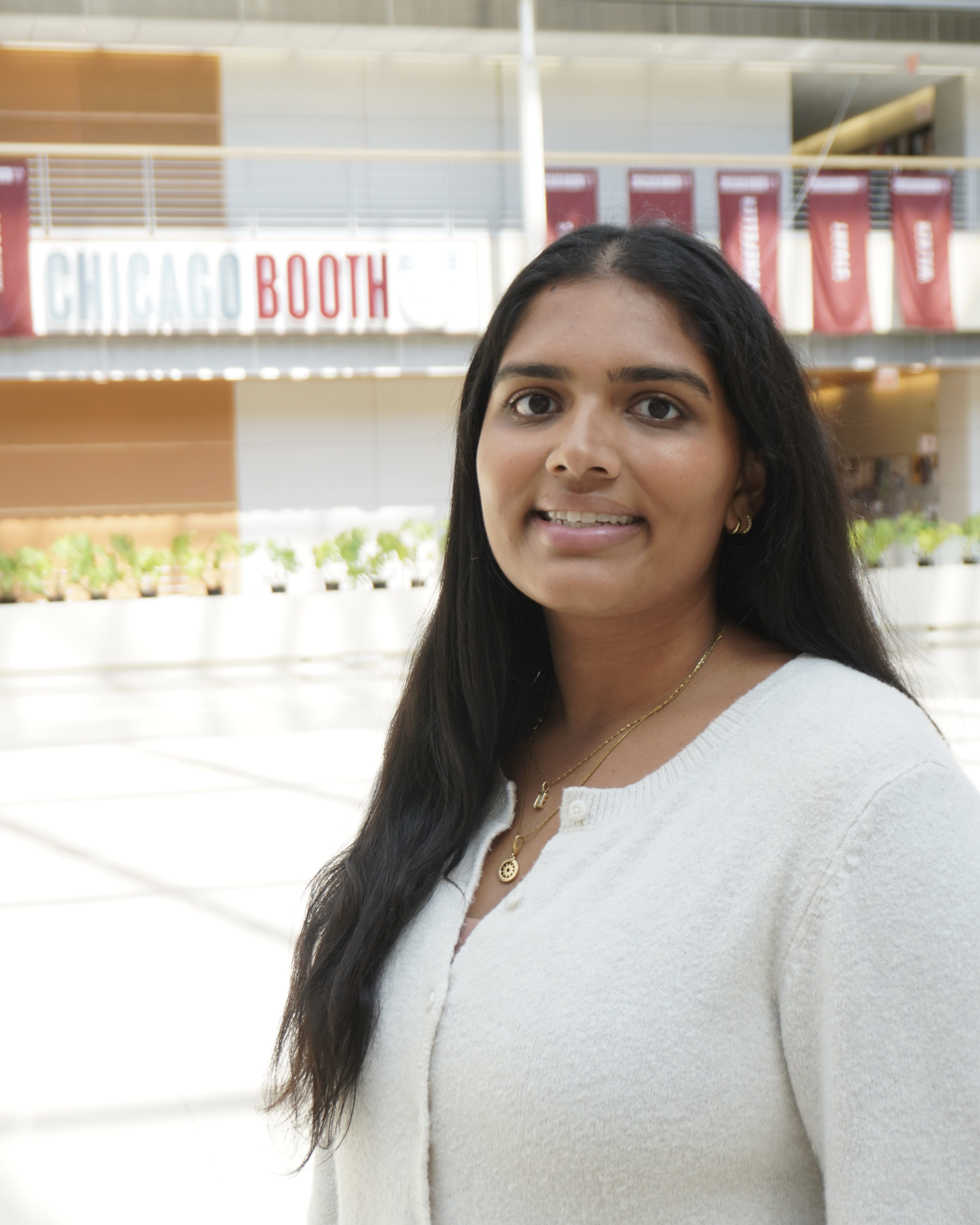 Anoushka-Kiyawat headshot